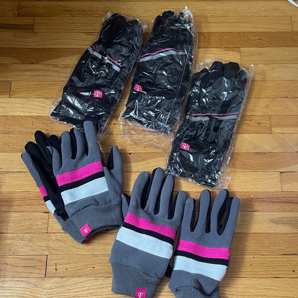 T Mobile Gloves